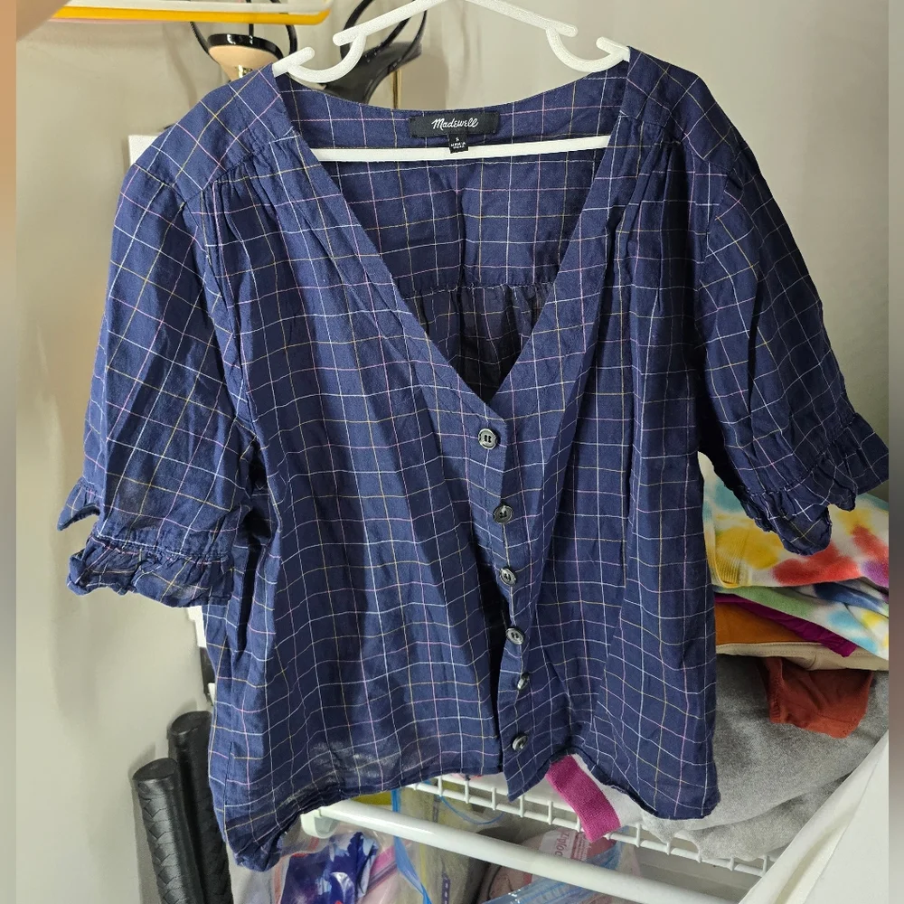 Assorted Button-Up Shirts - Picture 7 of 11